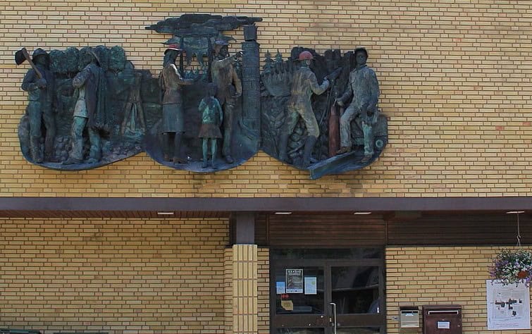 Keminmaan kirjaston reliefi