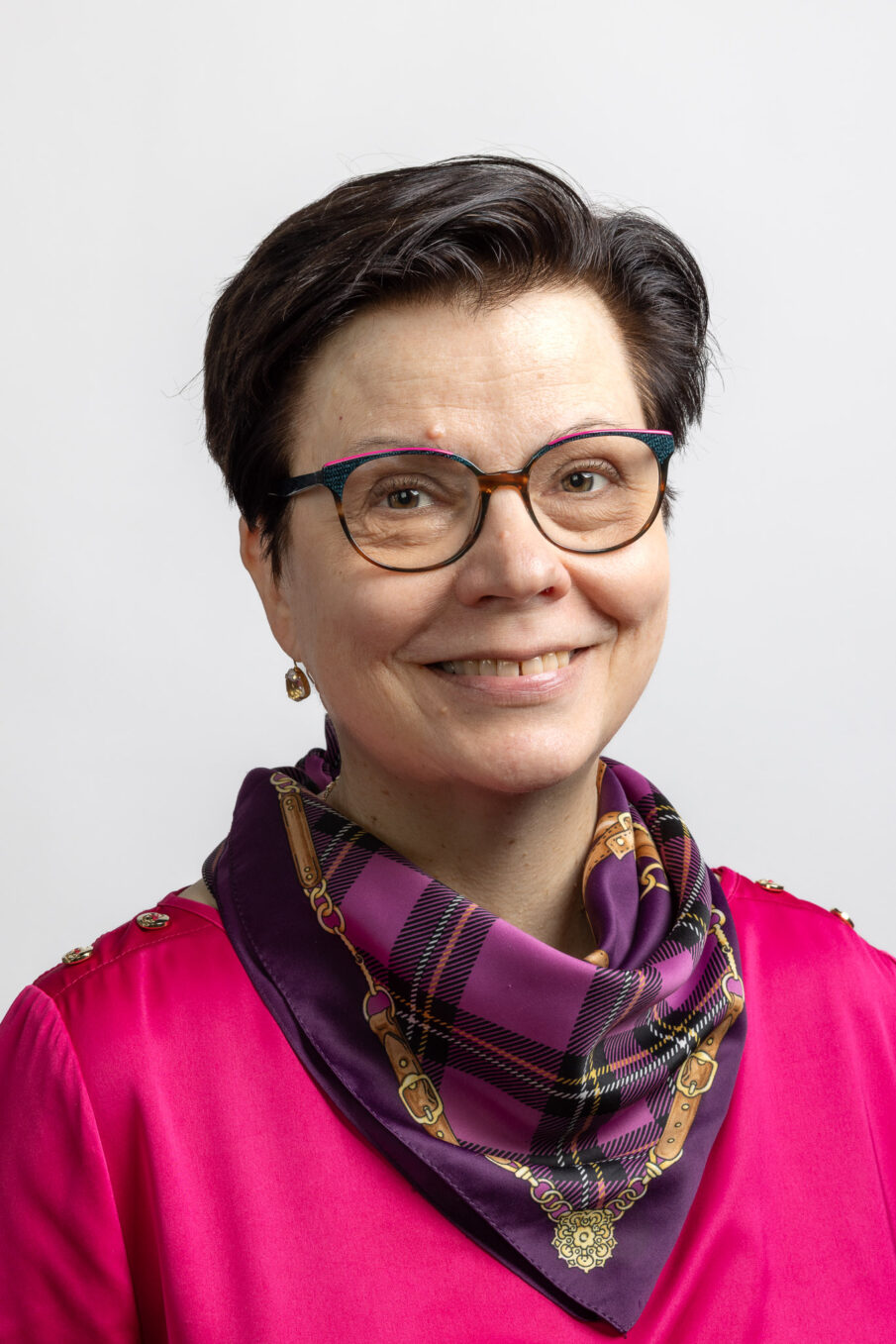 Nainen rintakuvassa.